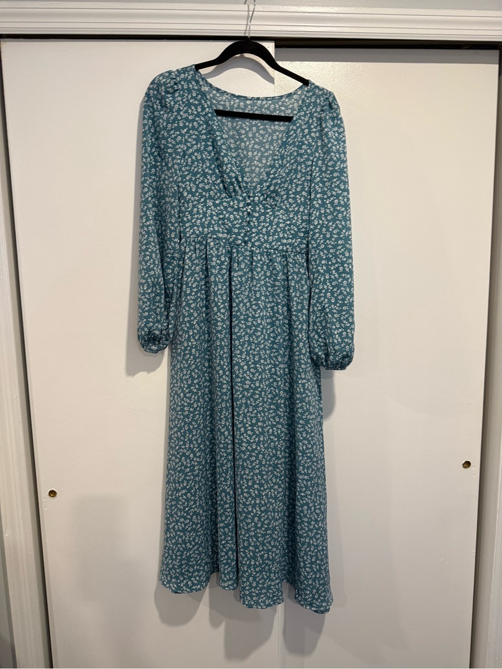 Teal Floral Long-Sleeve Maxi Dress with V-Neck size Small